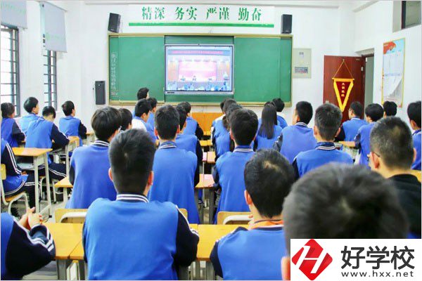 長沙華中涉外職業(yè)高中的商務(wù)日語專業(yè)怎么樣？學費貴嗎？