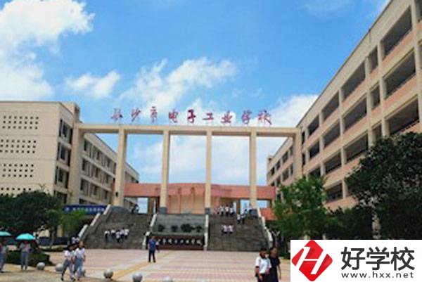 長沙市電子工業(yè)學校開設了哪些熱門專業(yè)？