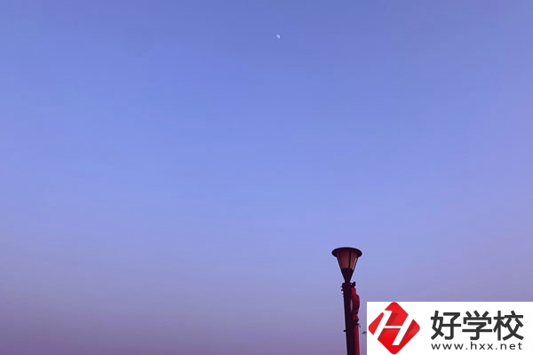 張家界旅游職業(yè)學校校園環(huán)境怎么樣？