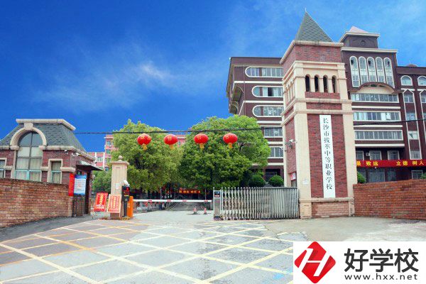 長沙市拔萃中等職業(yè)學校有哪些專業(yè)？學費是多少？