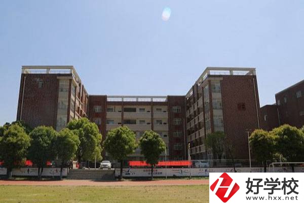 岳陽市高級(jí)技工學(xué)校開設(shè)了哪些熱門專業(yè)？