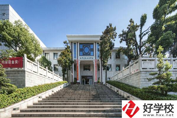 長沙建筑工程學校是技校嗎?高中生可以報名嗎?